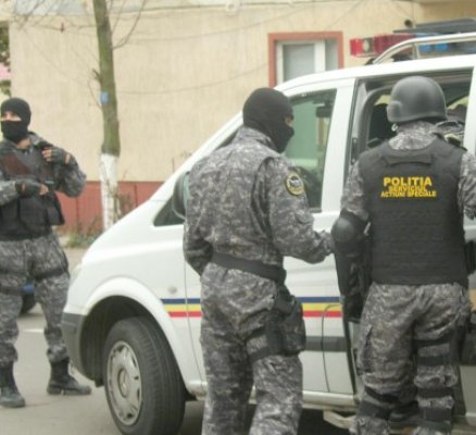Ofiţerii BCCO Constanţa au ajutat la prinderea unor traficanţi de droguri din Tulcea